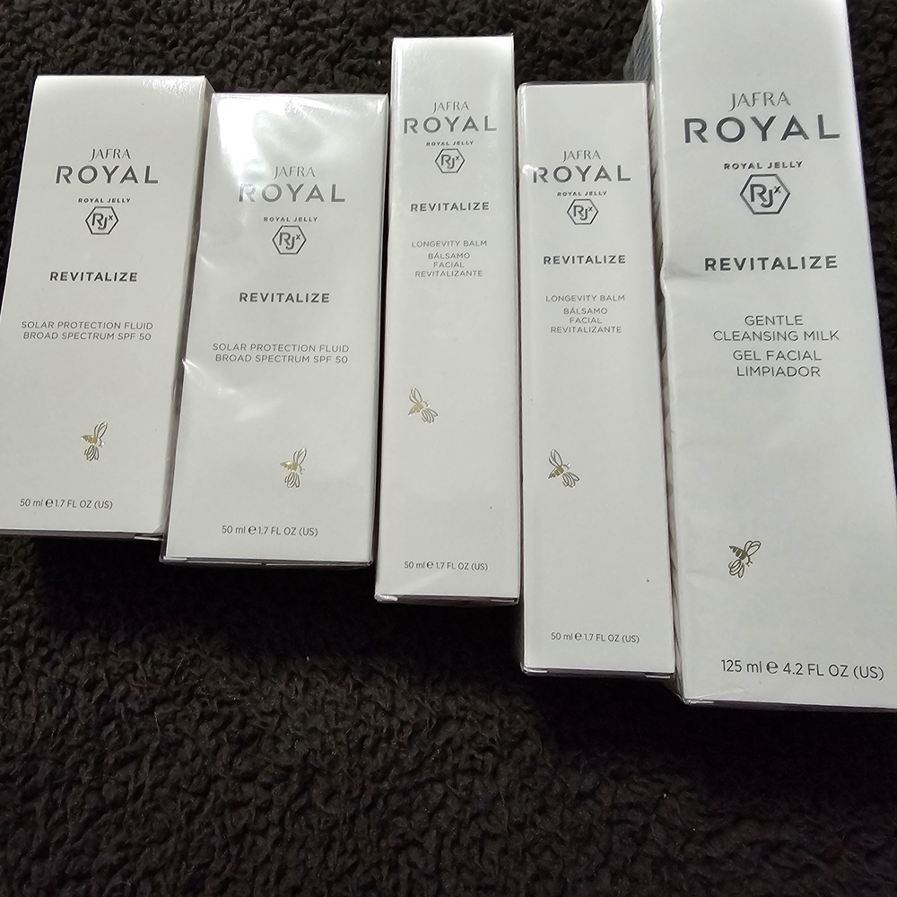 JAFRA Royal Revitalize Suncare Collection - White